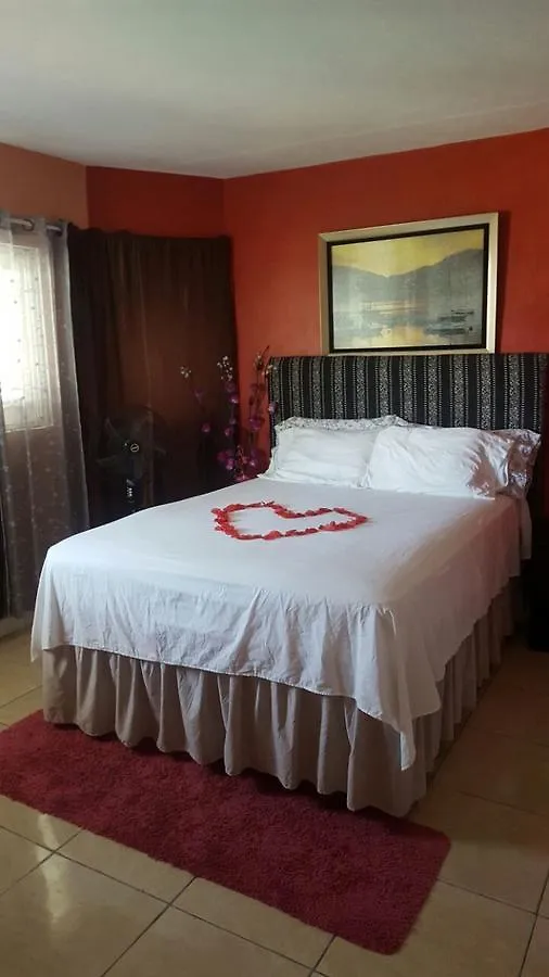 Csompo Bed And Breakfast Ocho Rios