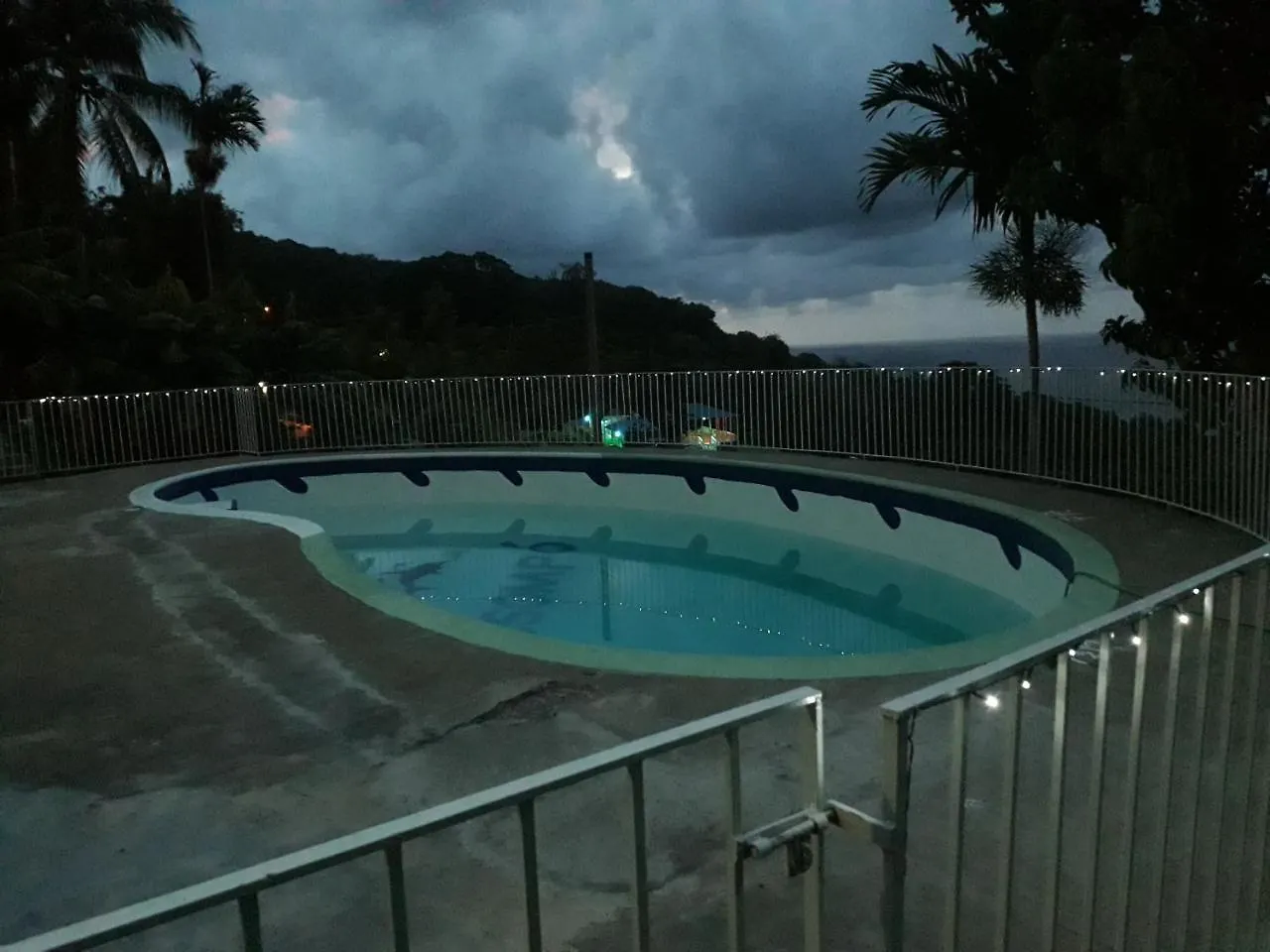 Csompo Bed And Breakfast Ocho Rios 0*,