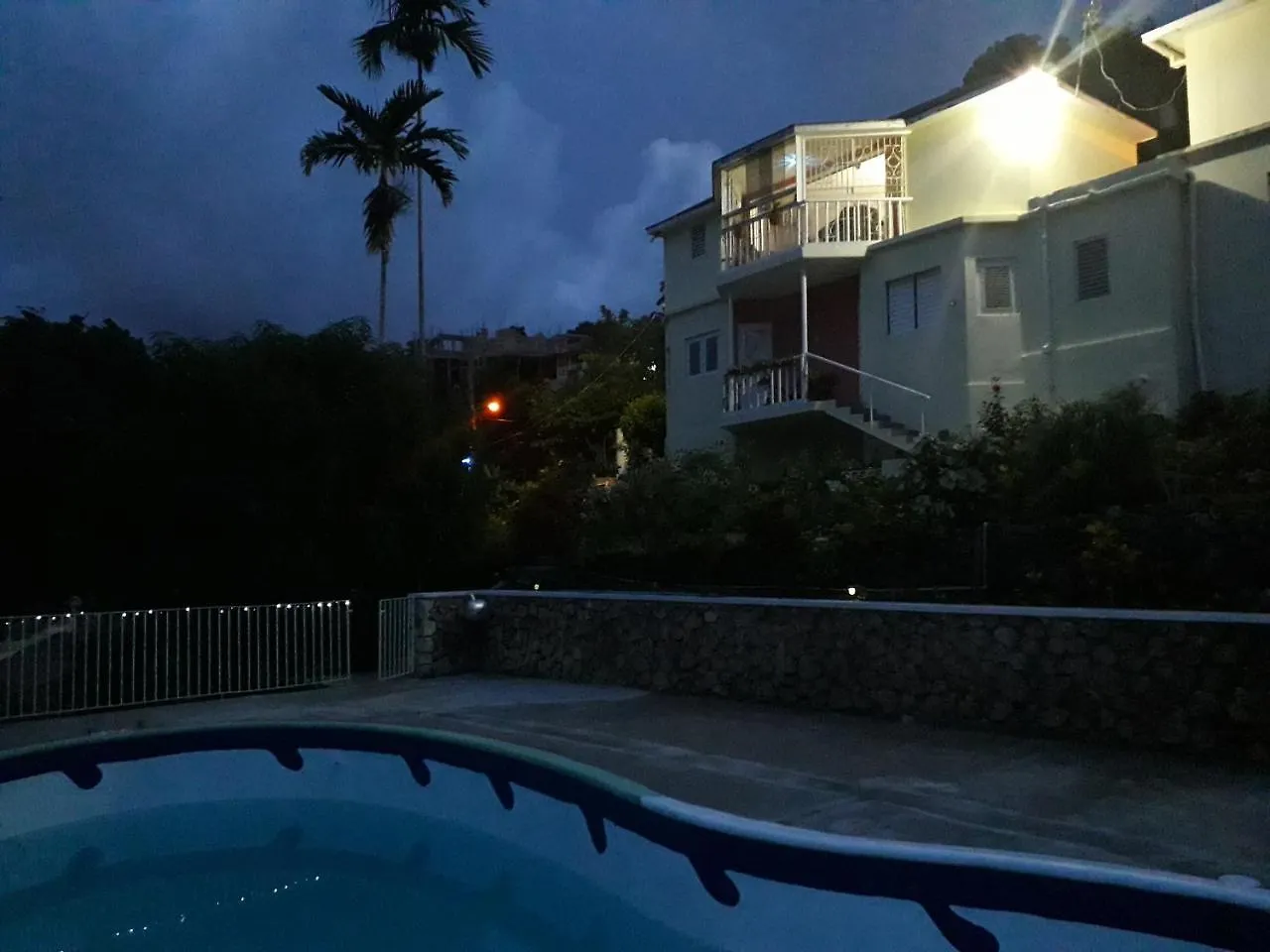 Csompo Bed And Breakfast Ocho Rios