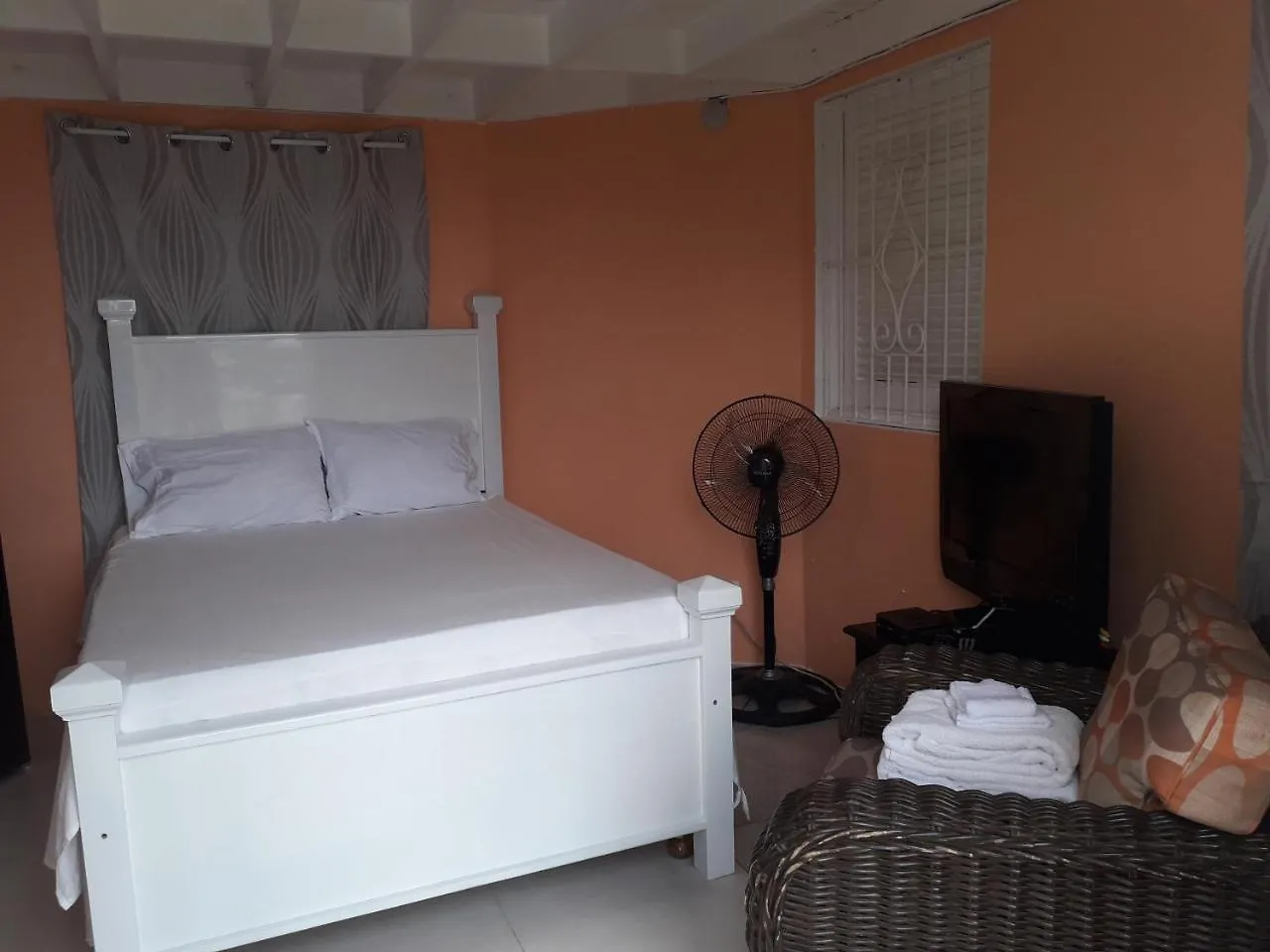 Csompo Bed And Breakfast Ocho Rios 0*,